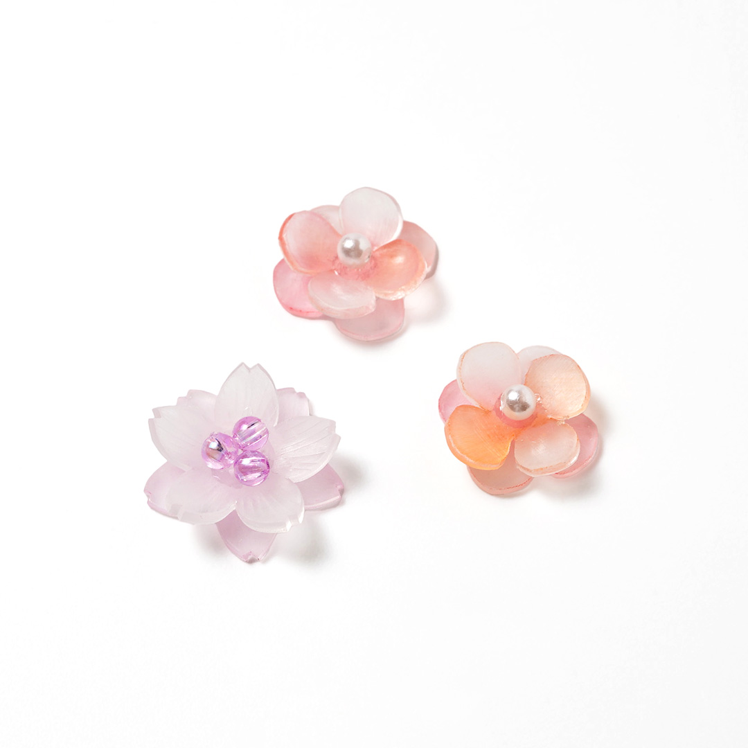 Shrink plastic flower accessory, medium size