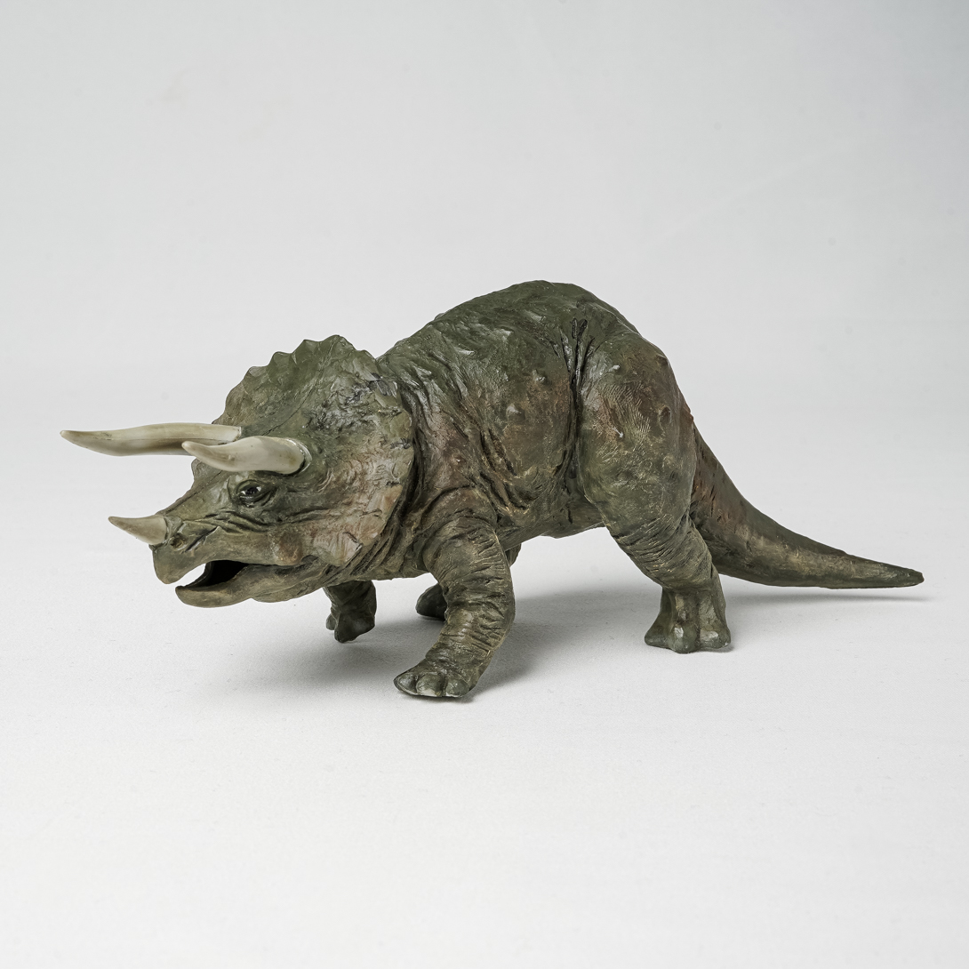 Dinosaur assembly and painting project: Triceratops (Advanced)